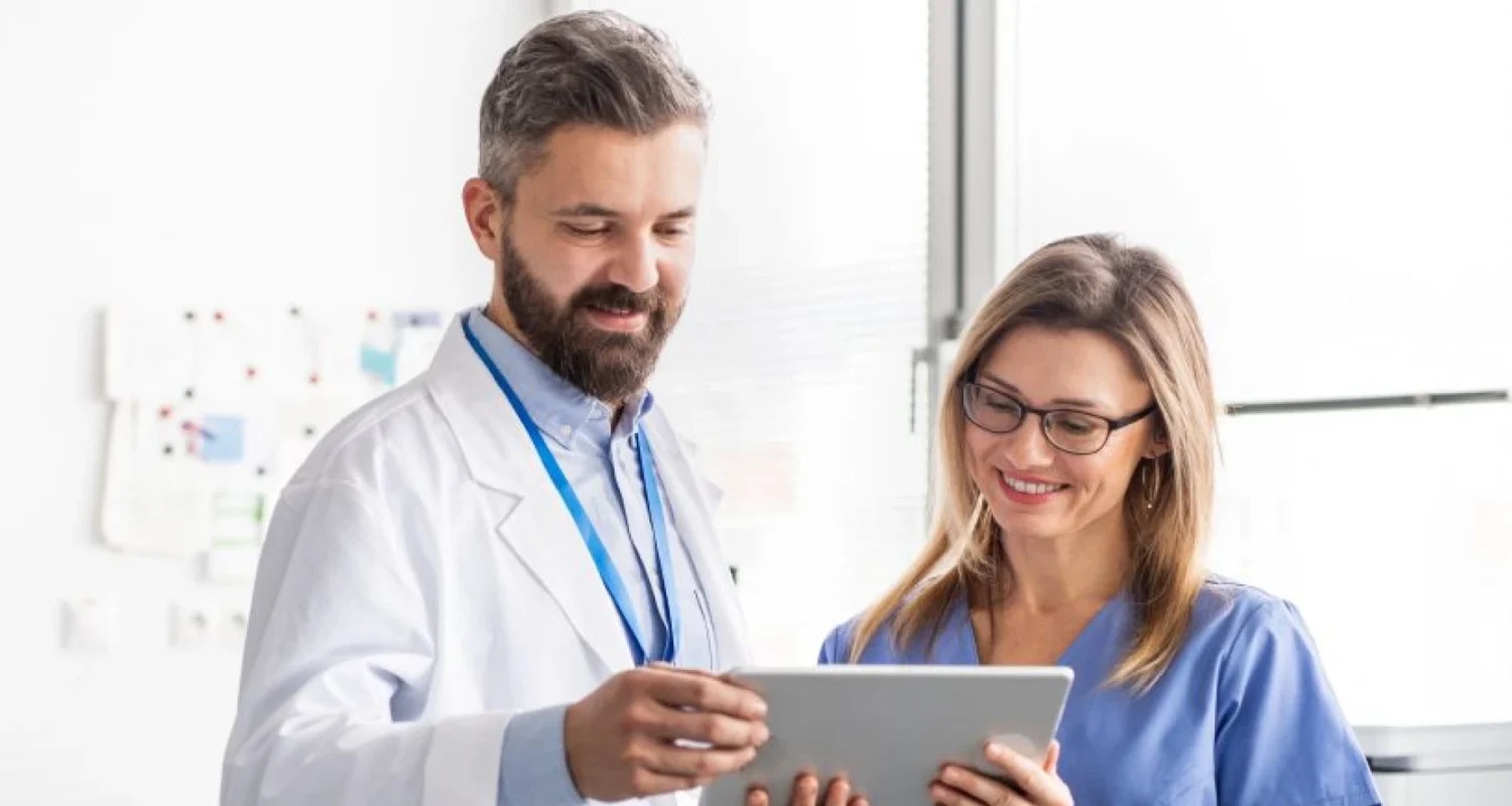 La chirurgie orale au cabinet : Binôme praticien + assistante